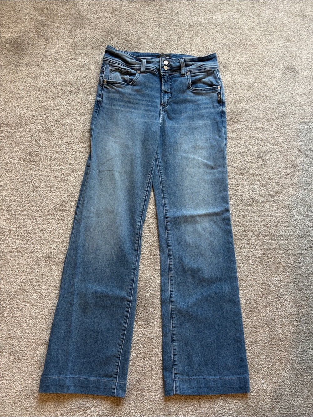 Classic Wide-Leg Women's Jeans in Medium Blue
